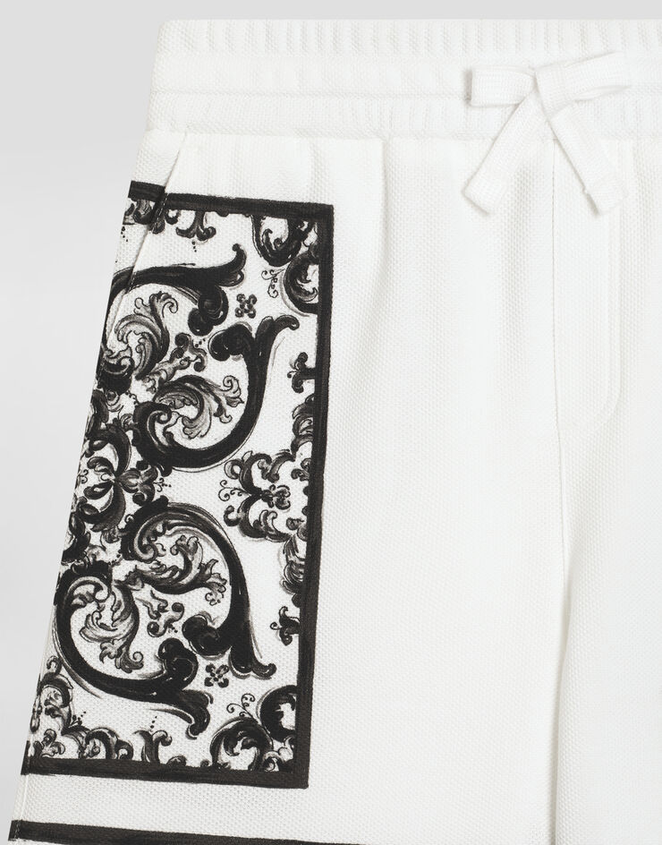 Dolce & Gabbana شورت برمودا من بيكيه مزدوج بطبعة مايوليكا متعدد الألوان L4JQV3II7HN