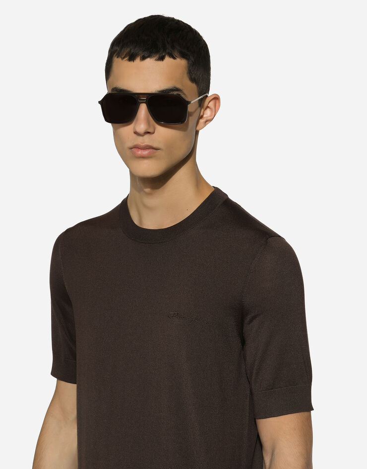 Dolce & Gabbana Maglia girocollo in seta con logo Dolce&Gabbana Marrone GXX03ZJBSJS