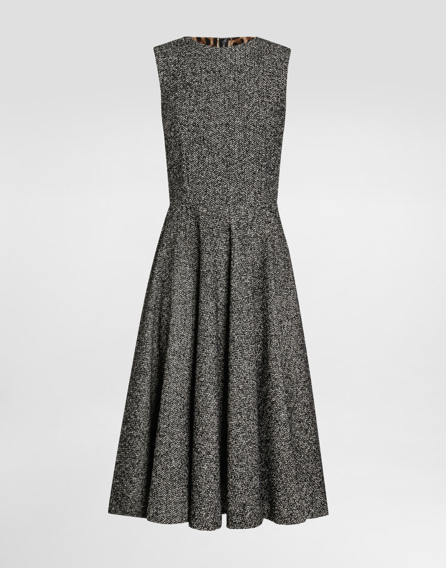Sleeveless dress with chevron print