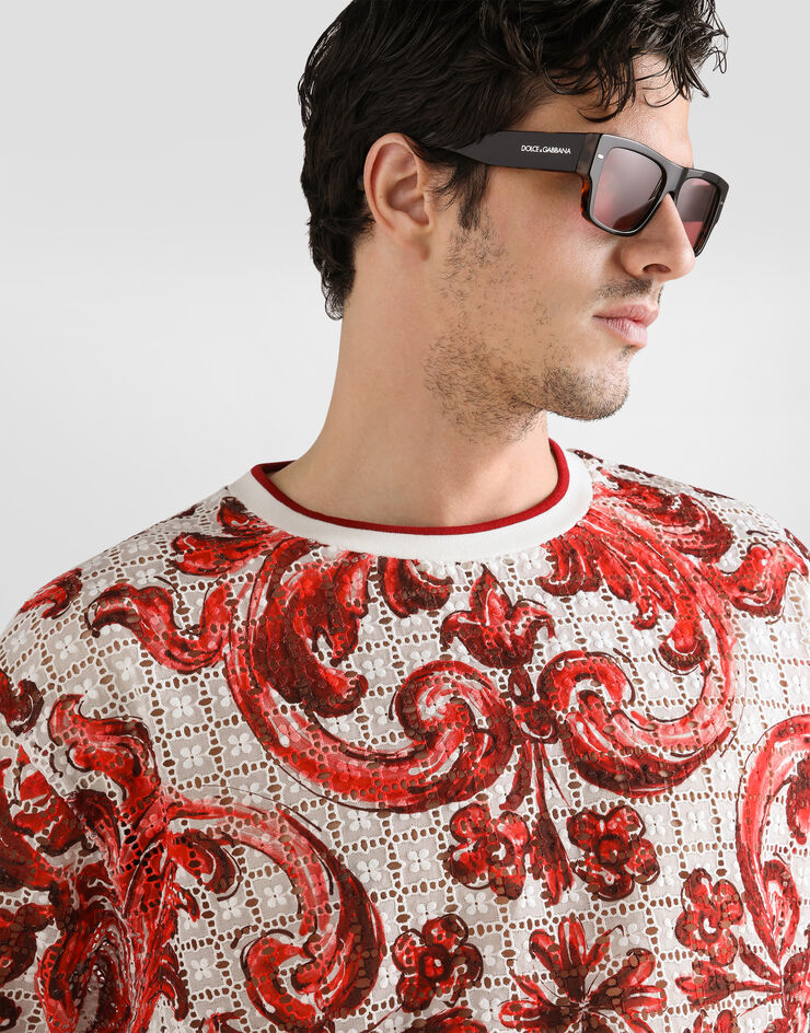 Dolce & Gabbana T-shirt in majolica-print broderie anglaise lace Multicolor G8TW2THH5FF
