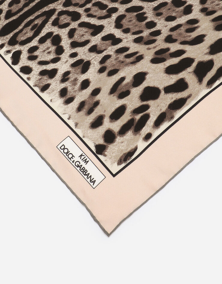Dolce & Gabbana KIM DOLCE&GABBANA Fular 70x70 de sarga con estampado de leopardo Estampado Animalier FN092RGDBQC