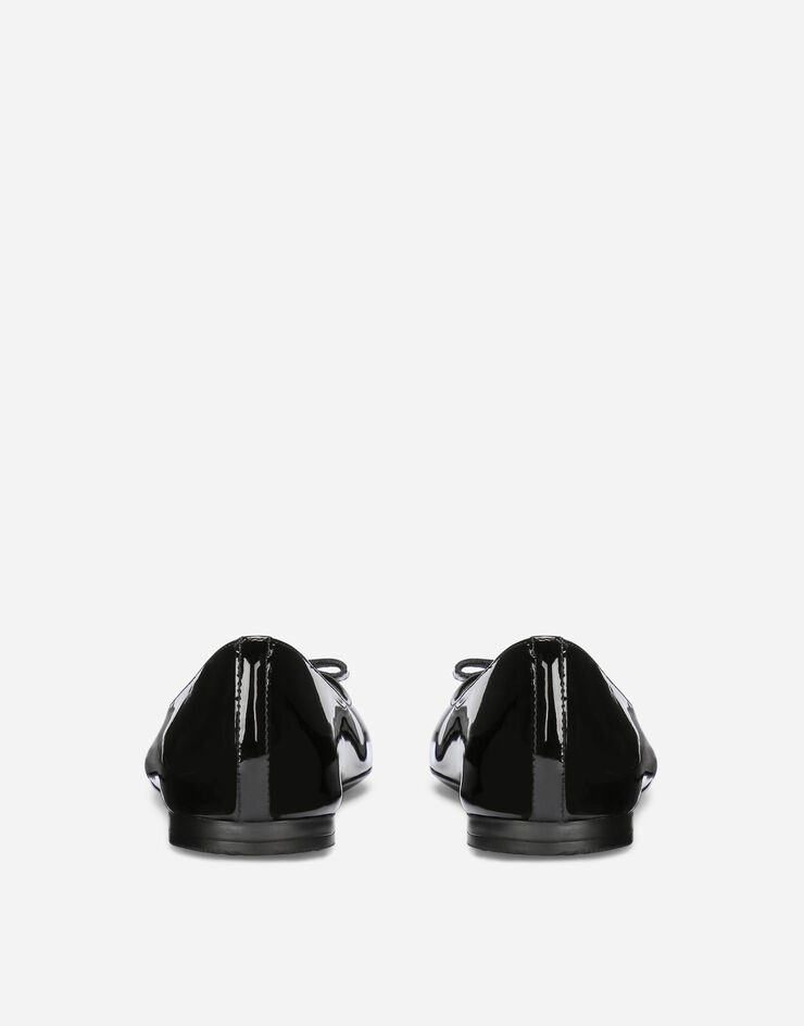 Dolce & Gabbana Bailarina de charol con logotipo DG metálico Negro D11141A1328