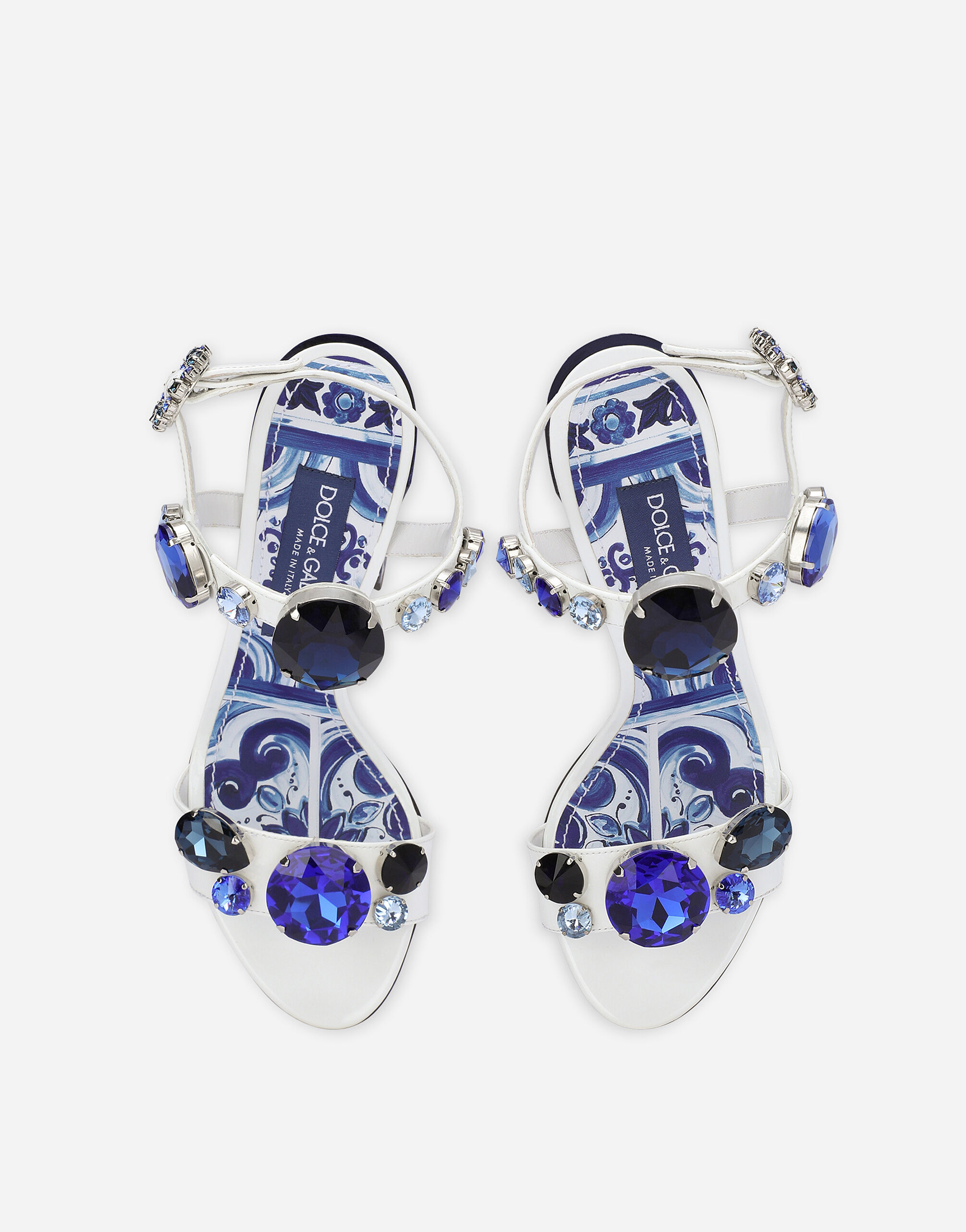 Patent leather sandals with embroidery and painted heel in
