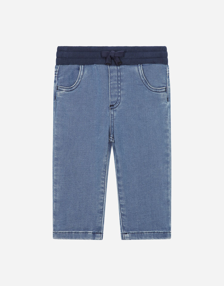 DolceGabbanaSpa Pantalon en denim stretch bleu avec plaquette à logo Multicolore L1JPIJLDB82