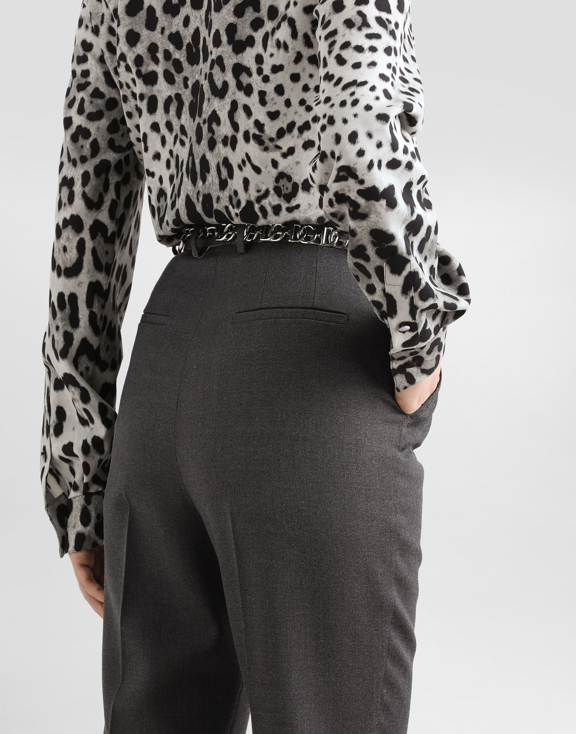 パンツ Dolce & Gabbana FW24 Tailored trousers (FTBVMTFU28J N0000) Tailored woolen pants in Grey for Women | Dolce&Gabbana®