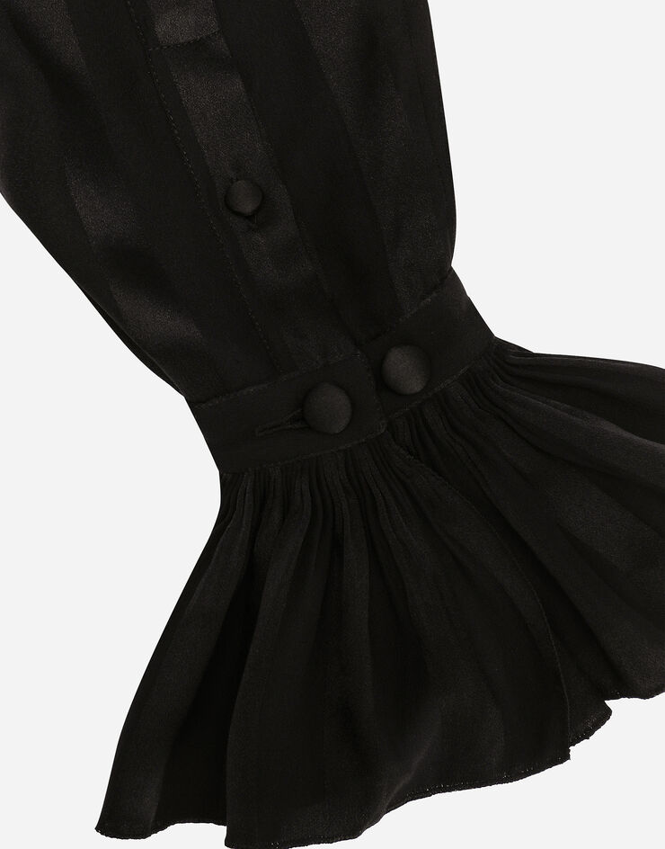 Dolce & Gabbana Bluse aus Seidenjacquard mit Plissee an Kragen und Ärmelabschluss Black F5S26TFJ1HS