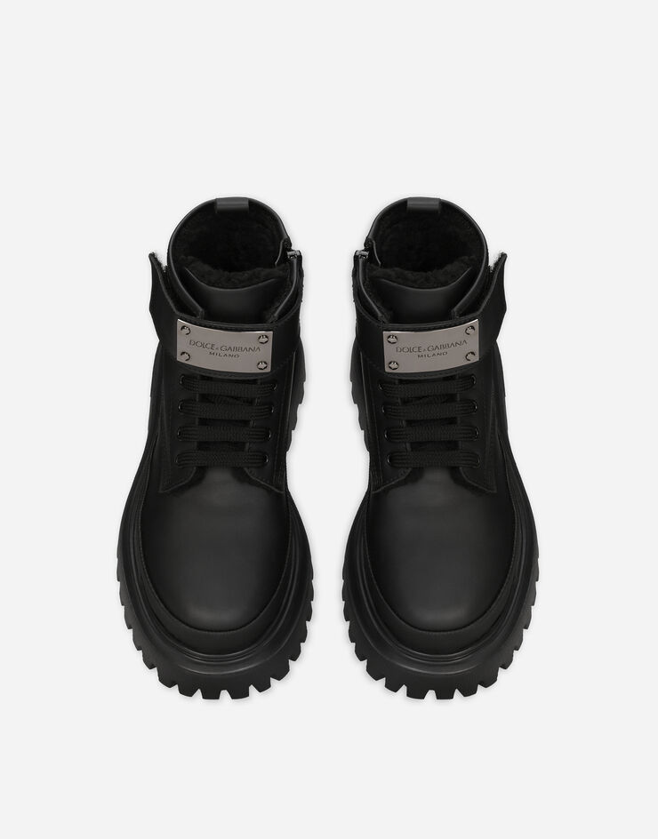Dolce&Gabbana حذاء بوت برقبة للكاحل من جلد عجل أسود DA5155AA626