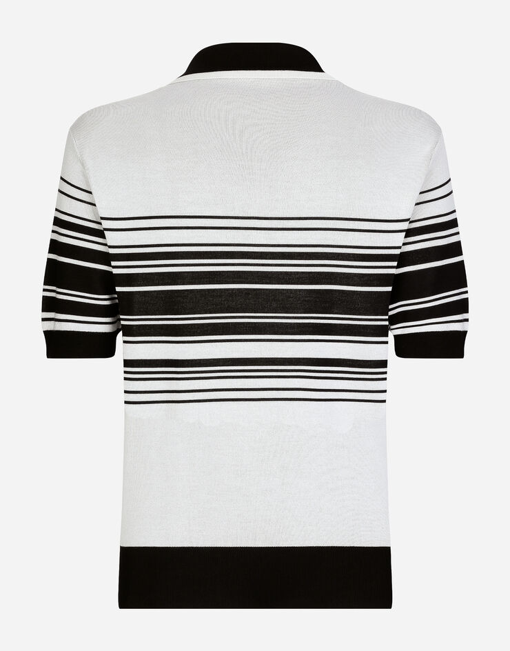 Dolce & Gabbana قميص بولو من حرير جاكار بياقة V وشعار DG متعدد الألوان GXZ11TJBSHI