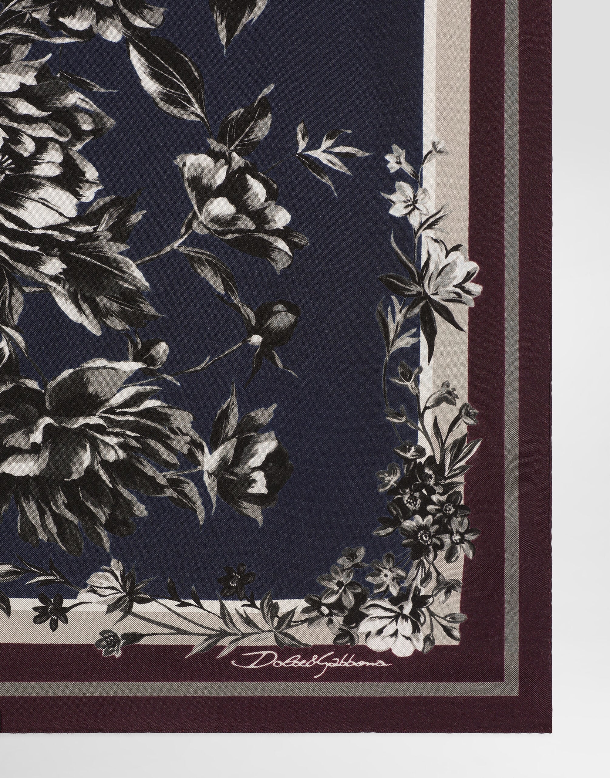 Multicolorのメンズ Peony-print silk scarf 70x70 | Dolce&Gabbana®