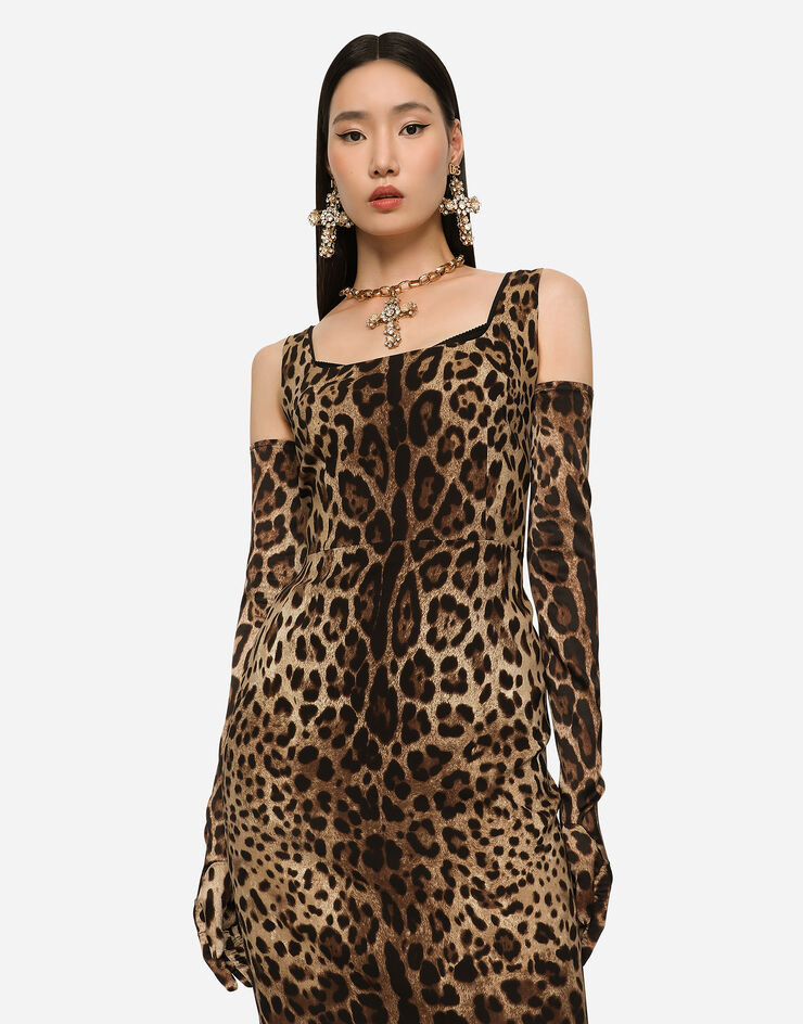 Dolce & Gabbana Vestido midi en seda satinada con estampado de leopardo Multicolor F6F4ZTFSADD