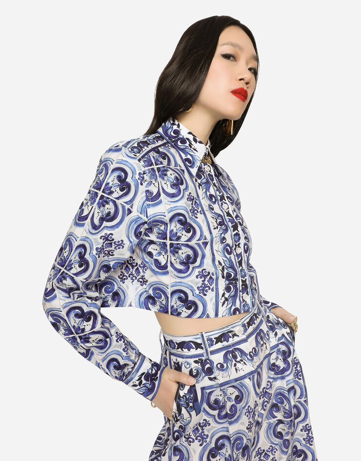Dolce&Gabbana Kurze Bluse aus Popeline Majolika-Print Mehrfarbig F5Q33THH5AU