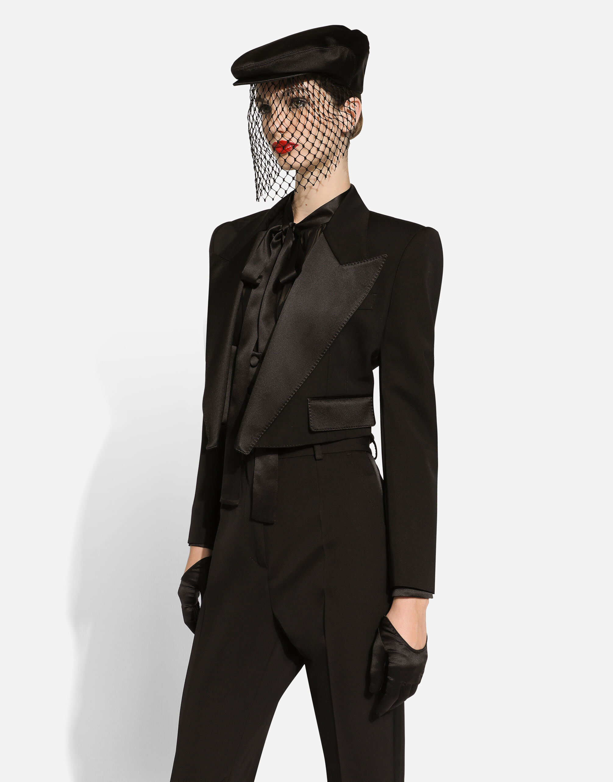 ジャケット Dolce & Gabbana 'Tuxedo' short blazer (F29MCTFUBE7 N0000) Cropped double-breasted wool tuxedo jacket in Black for