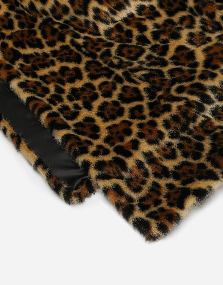 Dolce & Gabbana Langer Mantel aus Kunstfell Leoprint Print F0E1KFFJSCU