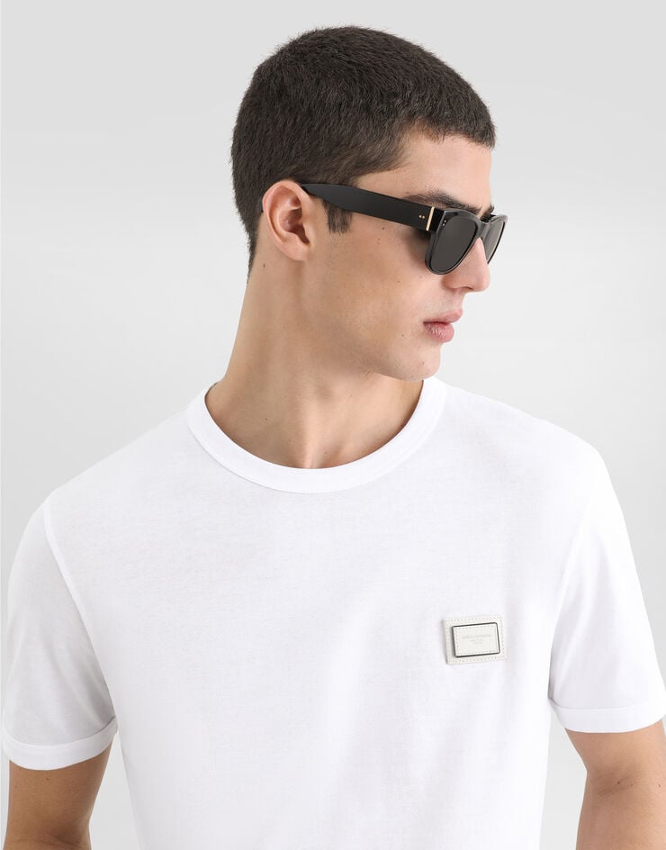 Dolce & Gabbana Cotton t-shirt with logo plate Dolce & Gabbana Cotton t-shirt with logo plate White G8PV1TG7Q1Q