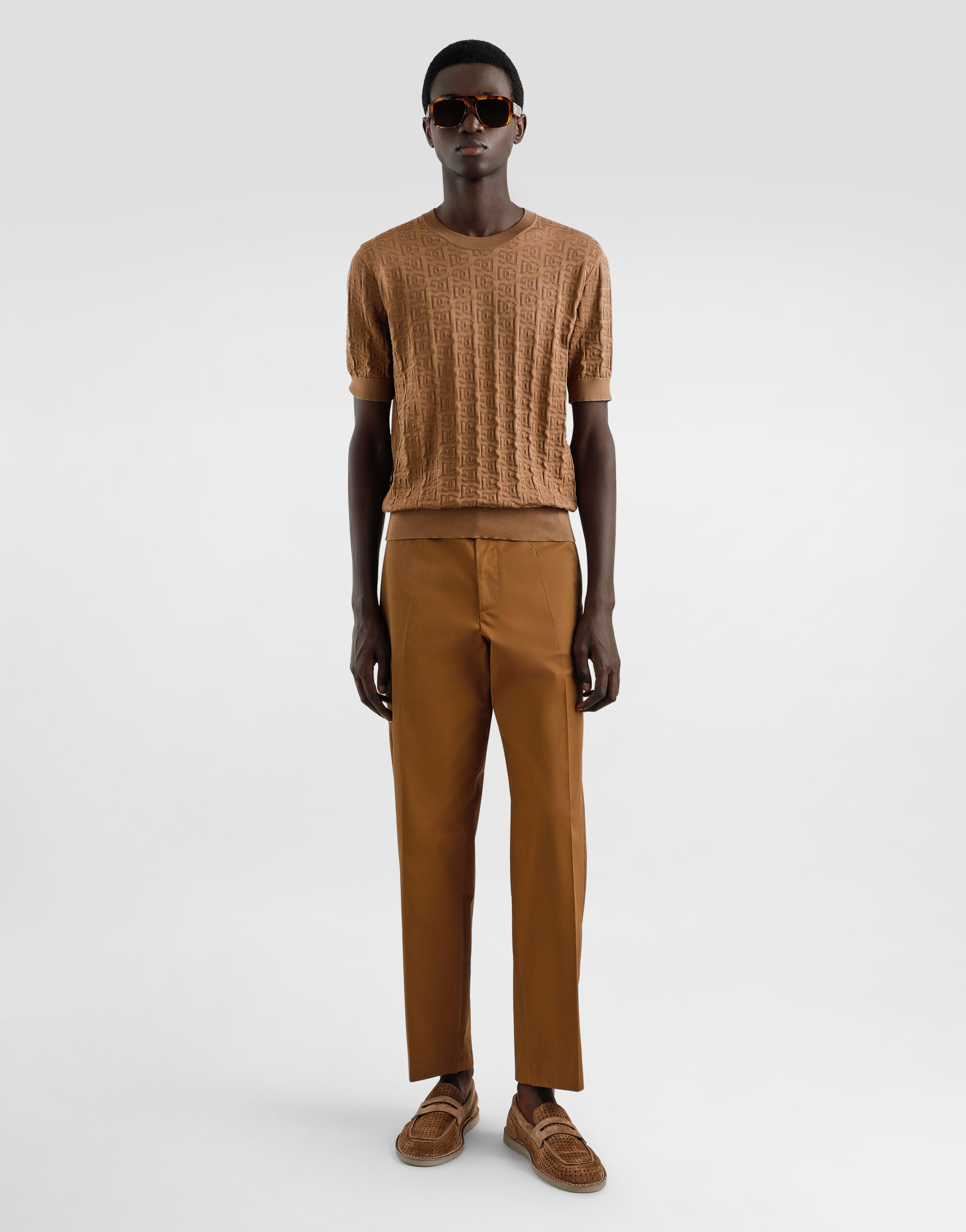 トップス Maison de Dolce. glow knit gold Silk round-neck sweater with all-over DG logo embroidery in Beige