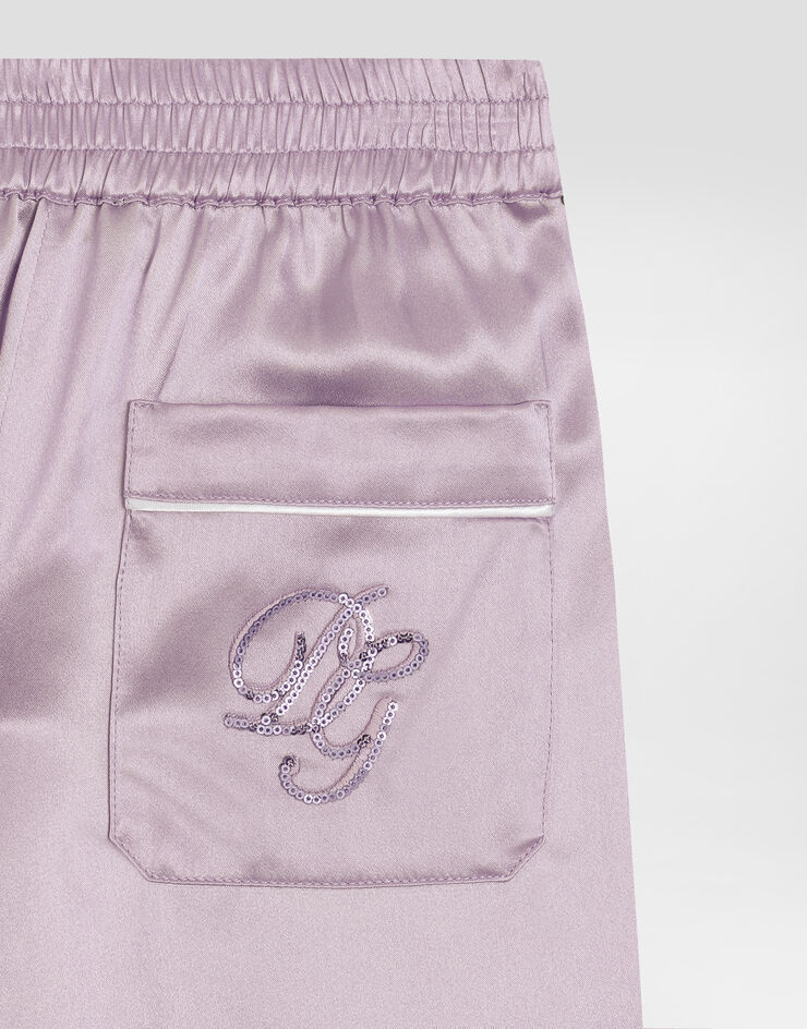 Dolce & Gabbana سروال جامعي من ساتان حريري بتطريز شعار DG متعدد الألوان L53P26G7O9L