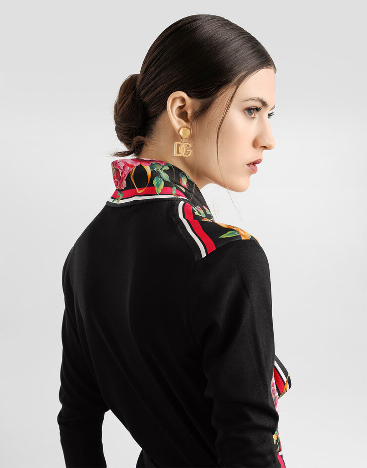 Dolce & Gabbana Jersey de seda con panel fular y lazada al cuello de sarga con estampado de rosas Imprima FXY17TJBSK9