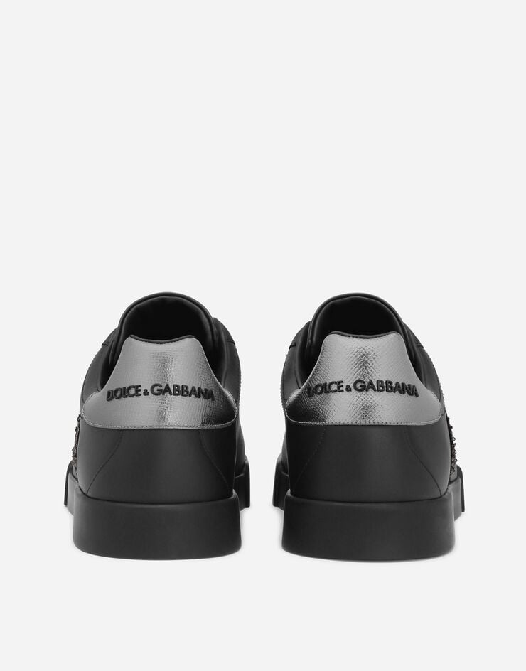 Dolce & Gabbana Zapatilla Portofino en napa de piel de becerro y con parche de corona Negro/Plateado CS1761AH164