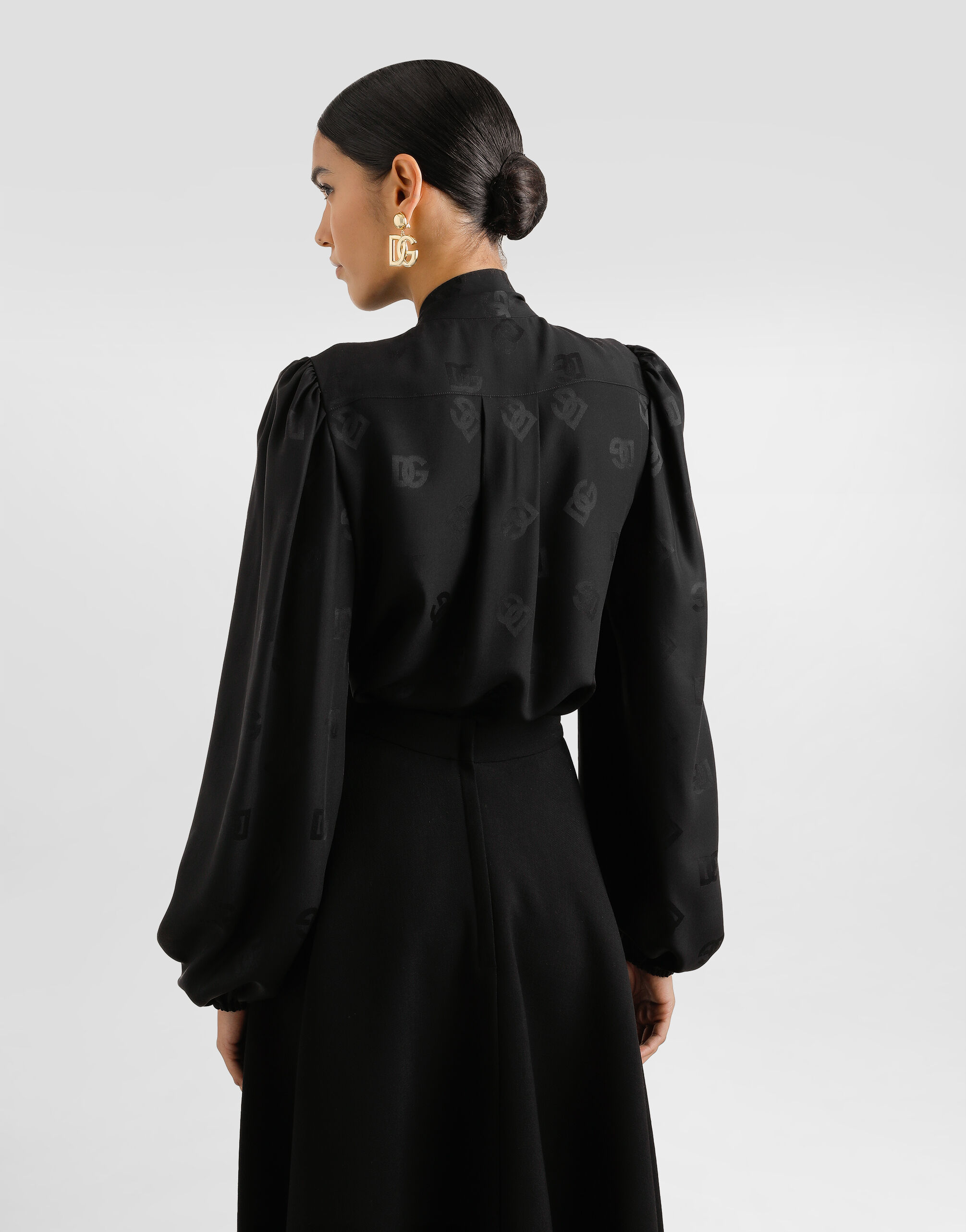 DOLCE&GABBANA 長袖 シャツ プリーツ ブラック Silk jacquard shirt with all-over DG logo in Black for Women