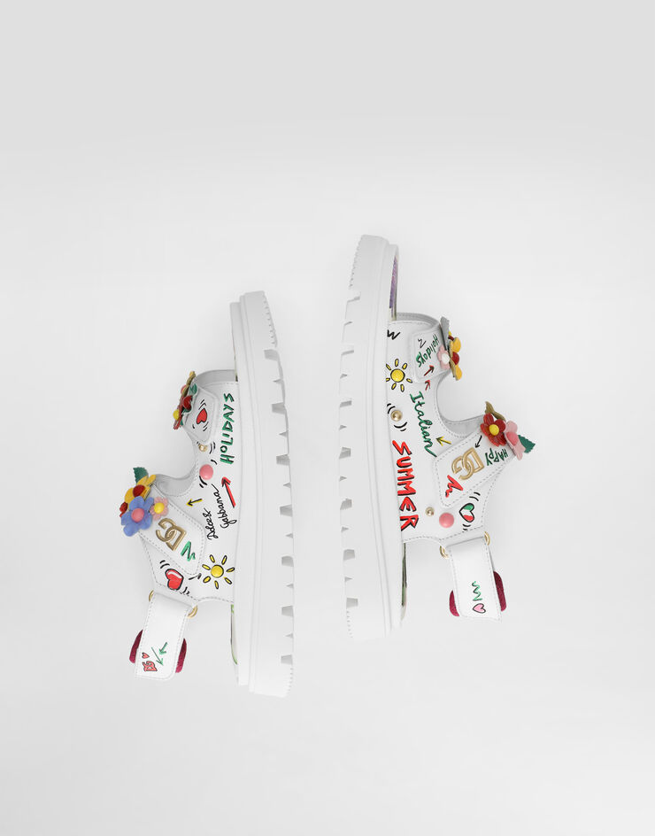 Dolce & Gabbana صندل من جلد عجل بطبعة وأزهار وشعار DG مطبعة D11127AU458