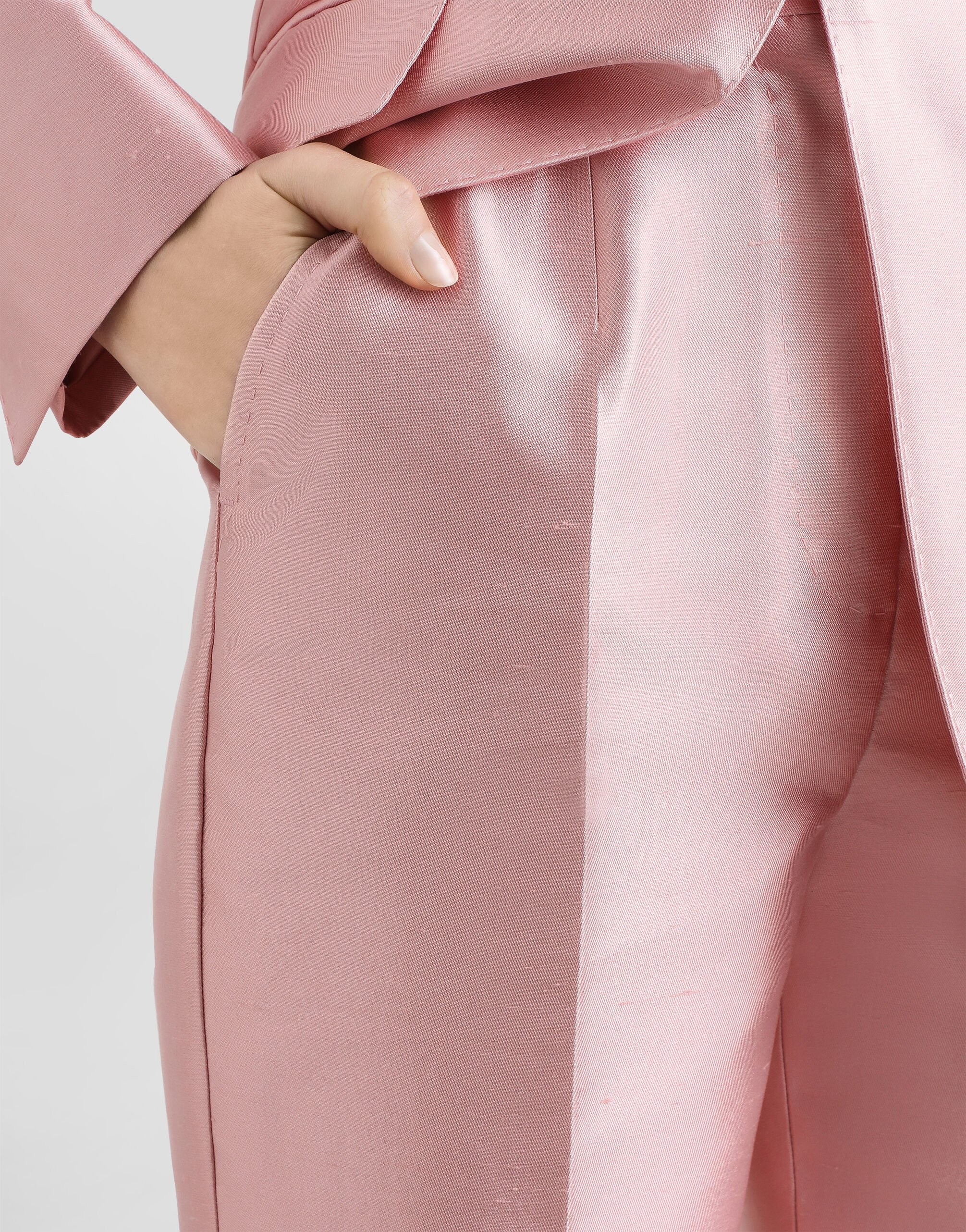 Pinkのウィメンズ シルク シャンタン パンツ | Dolce&Gabbana® Pinkのウィメンズ シルク シャンタン パンツ | Dolce&Gabbana®