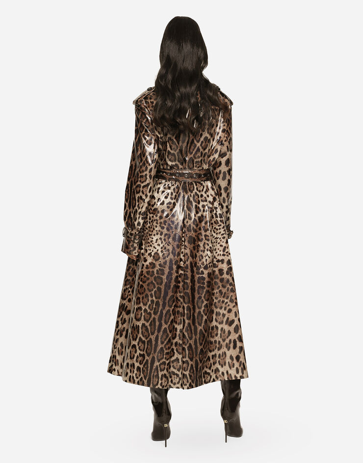 Dolce&Gabbana Trenchcoat aus beschichtetem Satin mit Leoprint Animal-Print F0V9HTFSSKF