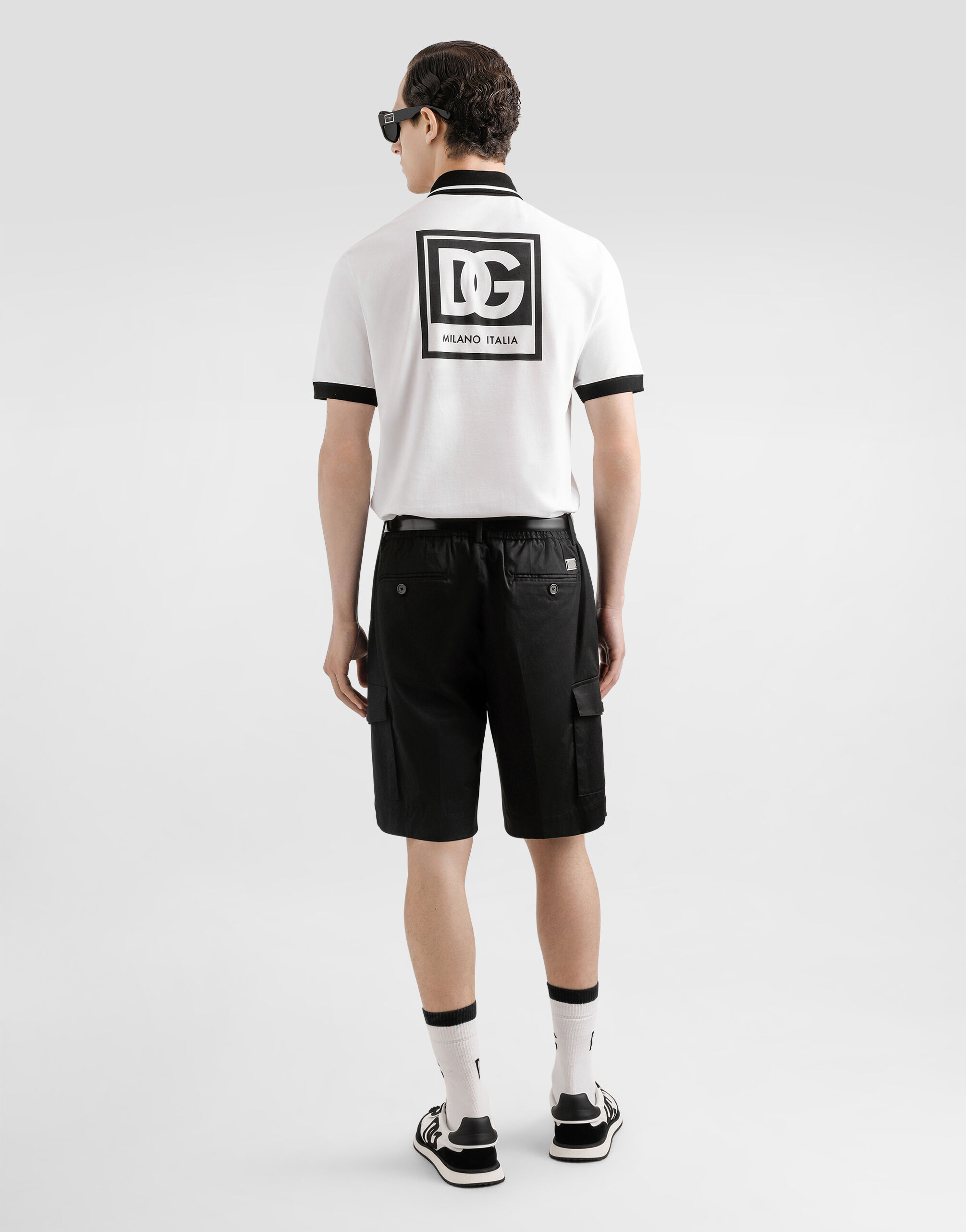DOLCE&GABBANA ロゴメタル ブラックデニム カーゴハーフパンツ ブラックのメンズ コットン カーゴショートパンツ | Dolce&Gabbana®