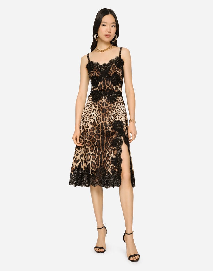 Dolce & Gabbana Abito lingerie midi in raso stampa leopardo con bordi in pizzo Multicolore F6A5DTFSAXY