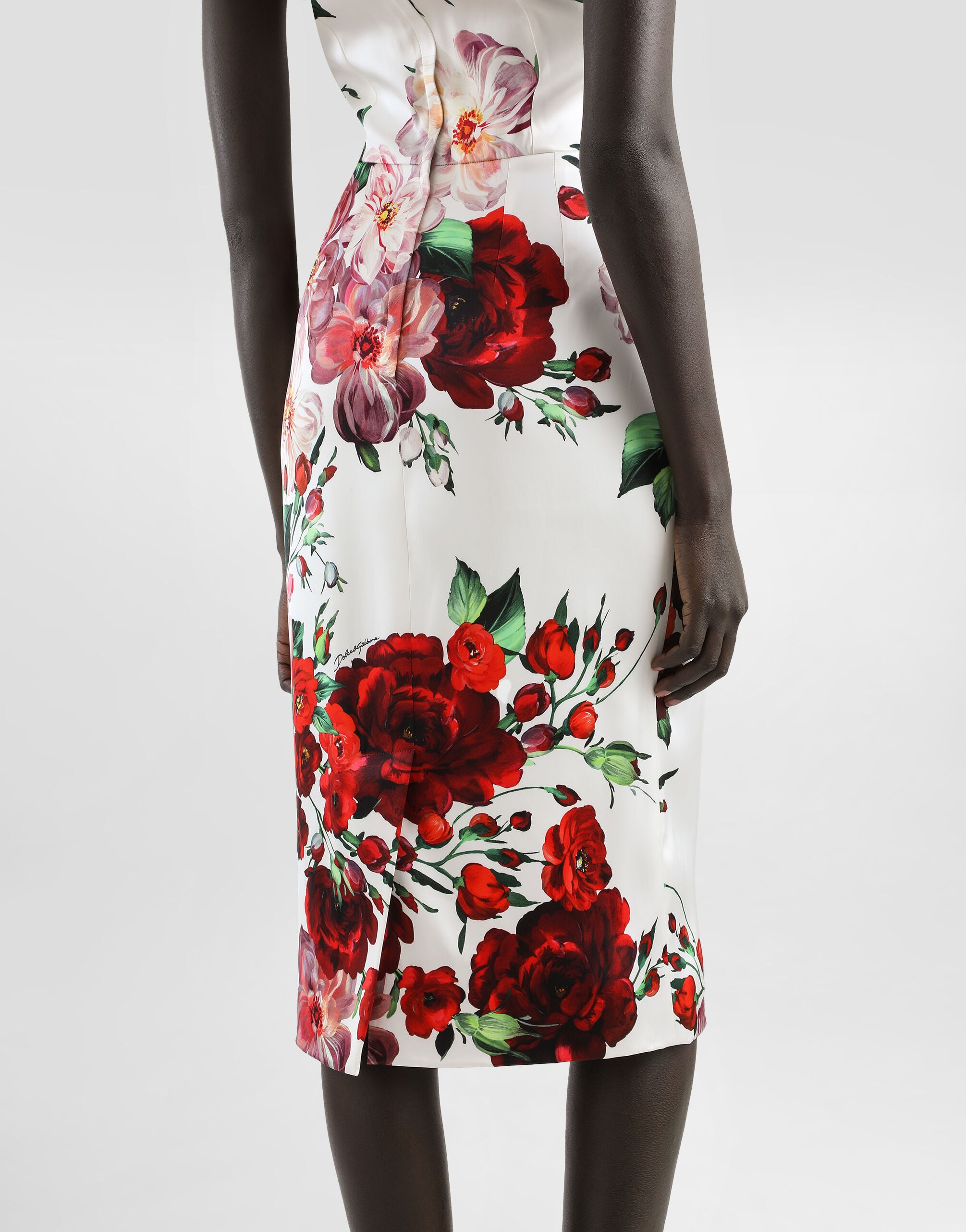 Sleeveless satin calf-length dress with rose print in Print for