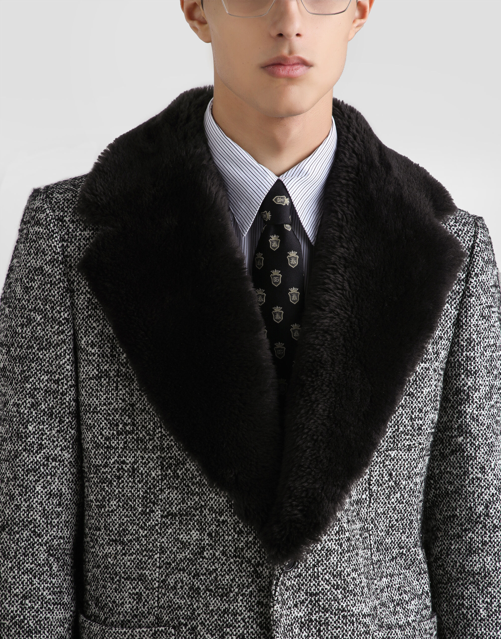 Dolce & Gabbana ファー付き黒ウールジャケット Single-breasted dotted wool jacket with fur collar in Multicolor