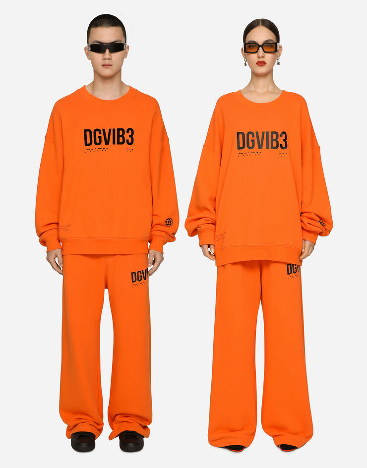 Dolce & Gabbana Langarm-Sweatshirt mit Rundhalsausschnitt aus Baumwolljersey mit Print DGVIB3:<br>• Orange<br>• Rundhalsausschnitt <br>• Lange Ärmel<br>• Abschlussbund, Kragen und Ärmelbündchen gerippt<br>• Oversize-Passform<br>• Der Artikel hat bei Größe S IT eine Länge von 75 cm ab der hinteren Mitte<br>• Das Model ist 175 cm groß und trägt Größe L IT<br>• Made in Italy Orange F9R70TG7K3G