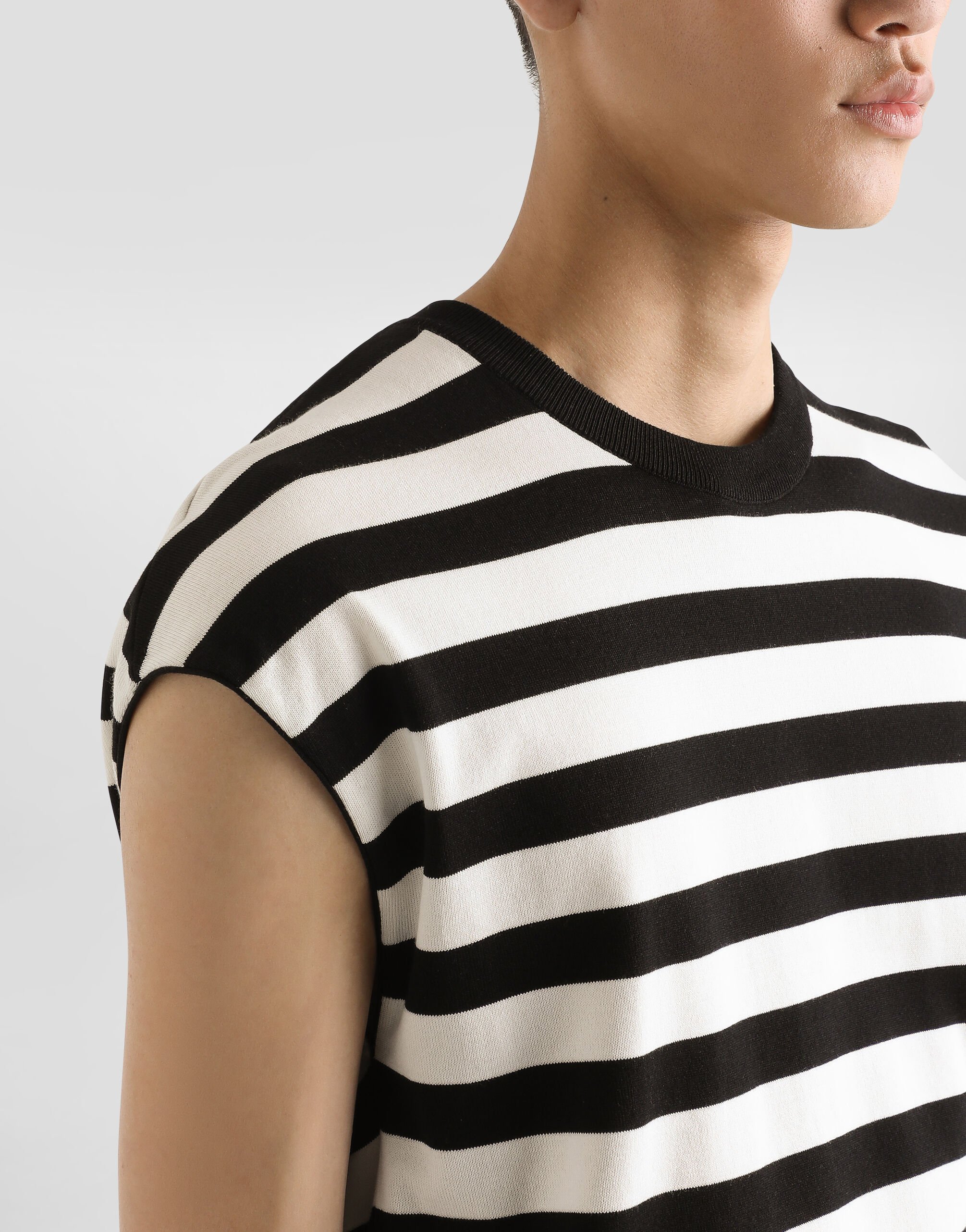 Tシャツ・カットソー DOLCE & GABBANA STRIPED KNIT SLEEVELESS KIMONO T-SHIRT Sleeveless cotton kimono with striped inlay in Multicolor