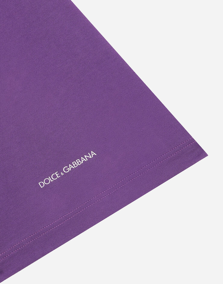 Dolce & Gabbana Kurzarm-T-Shirt mit Rundhalsausschnitt aus Baumwolljersey mit Print DGVIB3:<br>• Grün<br>• Rundhalsausschnitt<br>• Weite kurze Ärmel<br>• Weite Passform<br>• Der Artikel hat bei Größe S IT eine Länge von 79 cm ab der hinteren Mitte<br>• Das Model ist 175 cm groß und trägt Größe L IT<br>• Made in Italy Violett F8U94TG7K3D