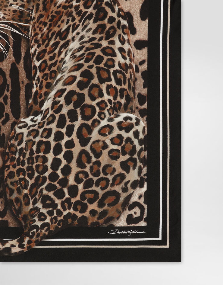 Dolce & Gabbana Foulard 50 x 50 en sergé de soie à imprimé léopard Imprimé FN093RGDCUU