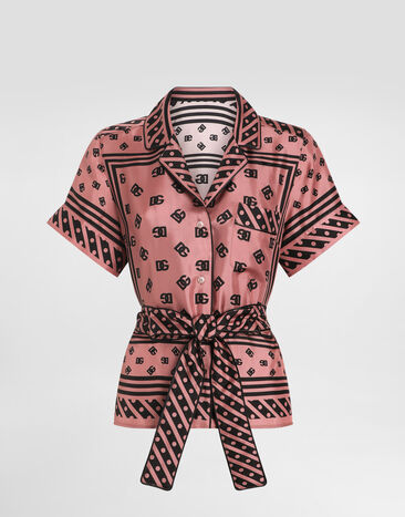 Dolce & Gabbana Camisa estilo pijama de manga corta en sarga de seda con estampado fular logotipo DG Print F5G67THI1X0