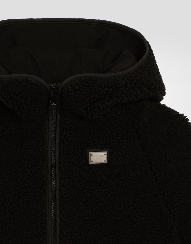 Dolce & Gabbana Jacke aus Kunstfell mit Logoplakette Schwarz L4JB7LFUP7K