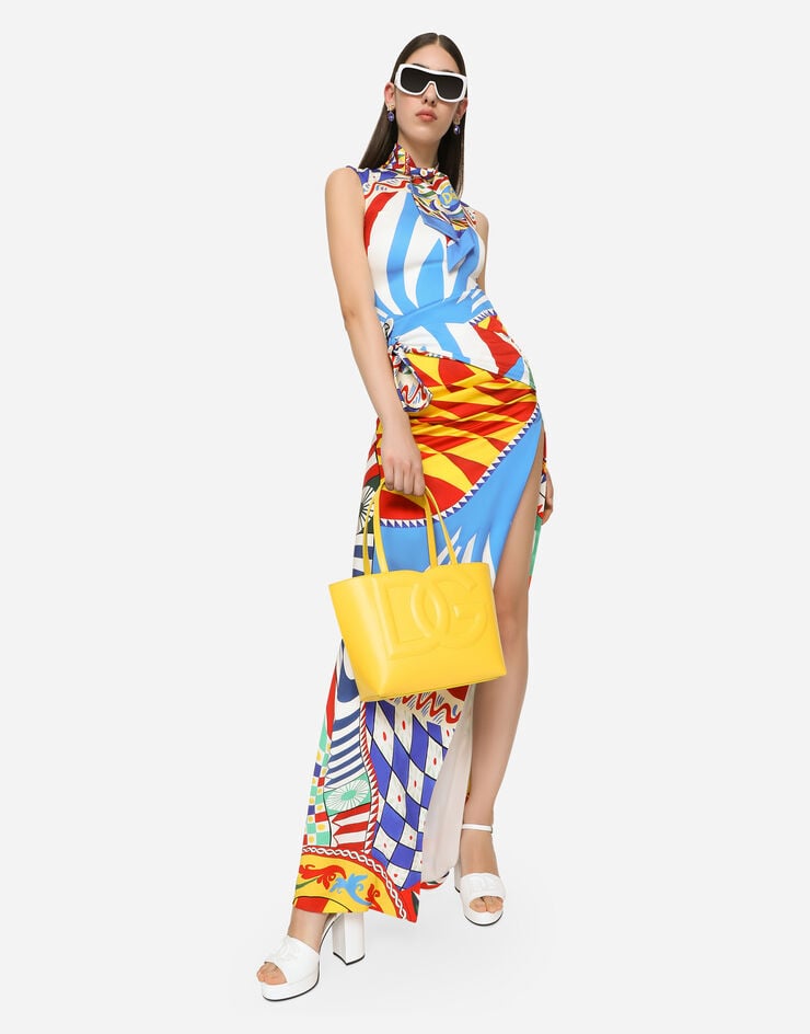 Dolce & Gabbana حقيبة تسوق صغيرة من جلد عجل بشعار DG أصفر BB7337AW576