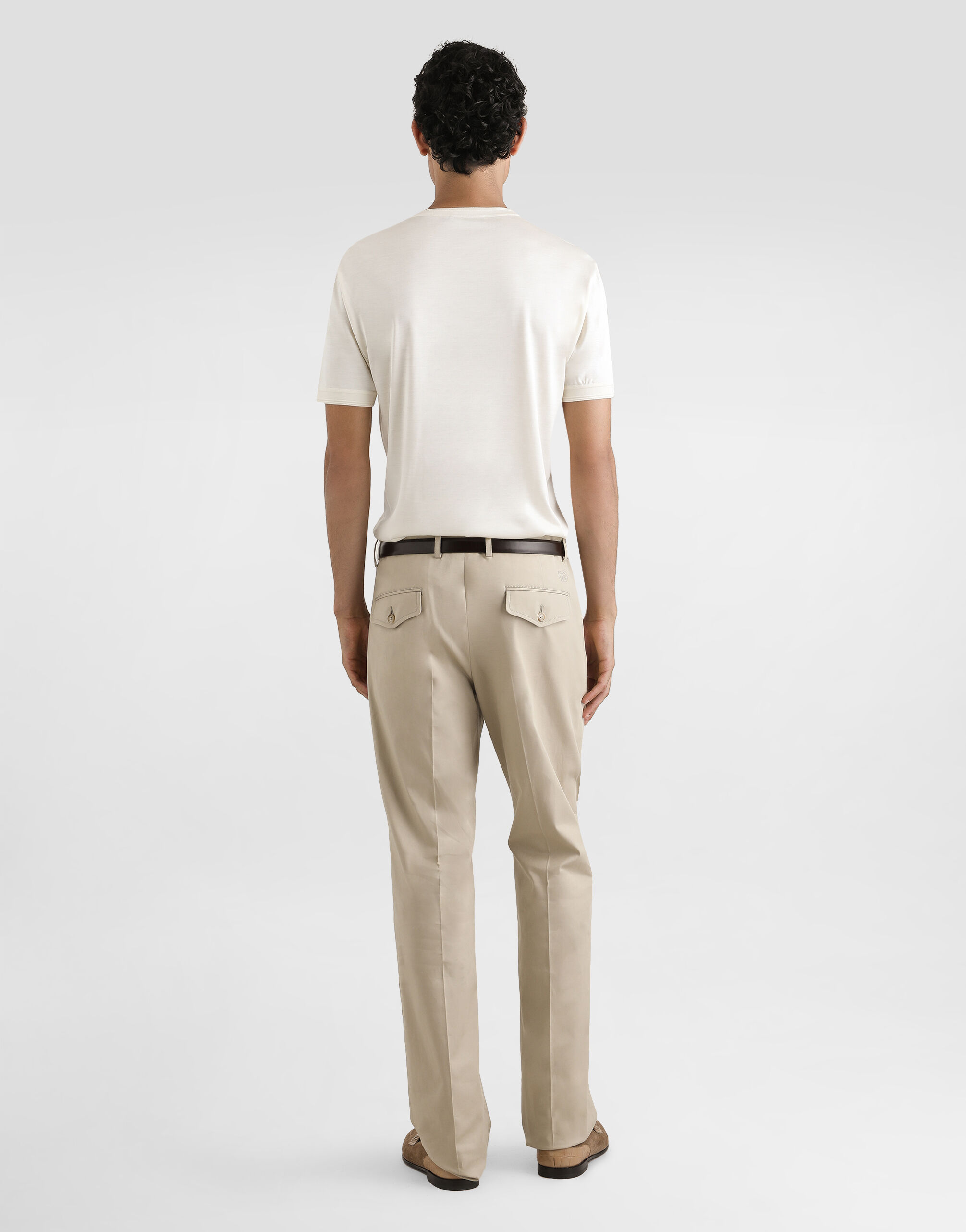 DOLCE & GABBANA ライトベージュ チノパン Short-sleeved silk t-shirt in White for Men | Dolce&Gabbana®