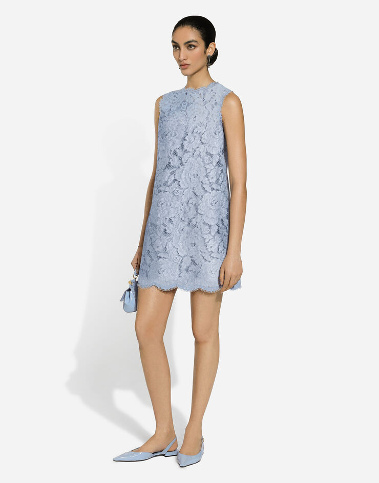 Dolce & Gabbana Langes A-Linien-Kleid ohne Ärmel aus floraler Spitze mit DG-Logo Azurblau F6ATYTHLM7L