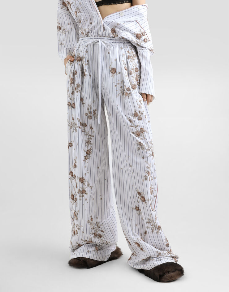 Dolce & Gabbana بنطال من بوبلين بتطريز أزهار بخيوط ومزين بكريستالات Dolce & Gabbana بنطال من بوبلين بتطريز أزهار بخيوط ومزين بكريستالات Multicolor FTDJDZGDDSA