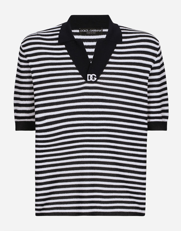 Dolce & Gabbana قميص بولو قطني مخطط بياقة V وشعار DG متعدد الألوان GXZ09ZJFMY3