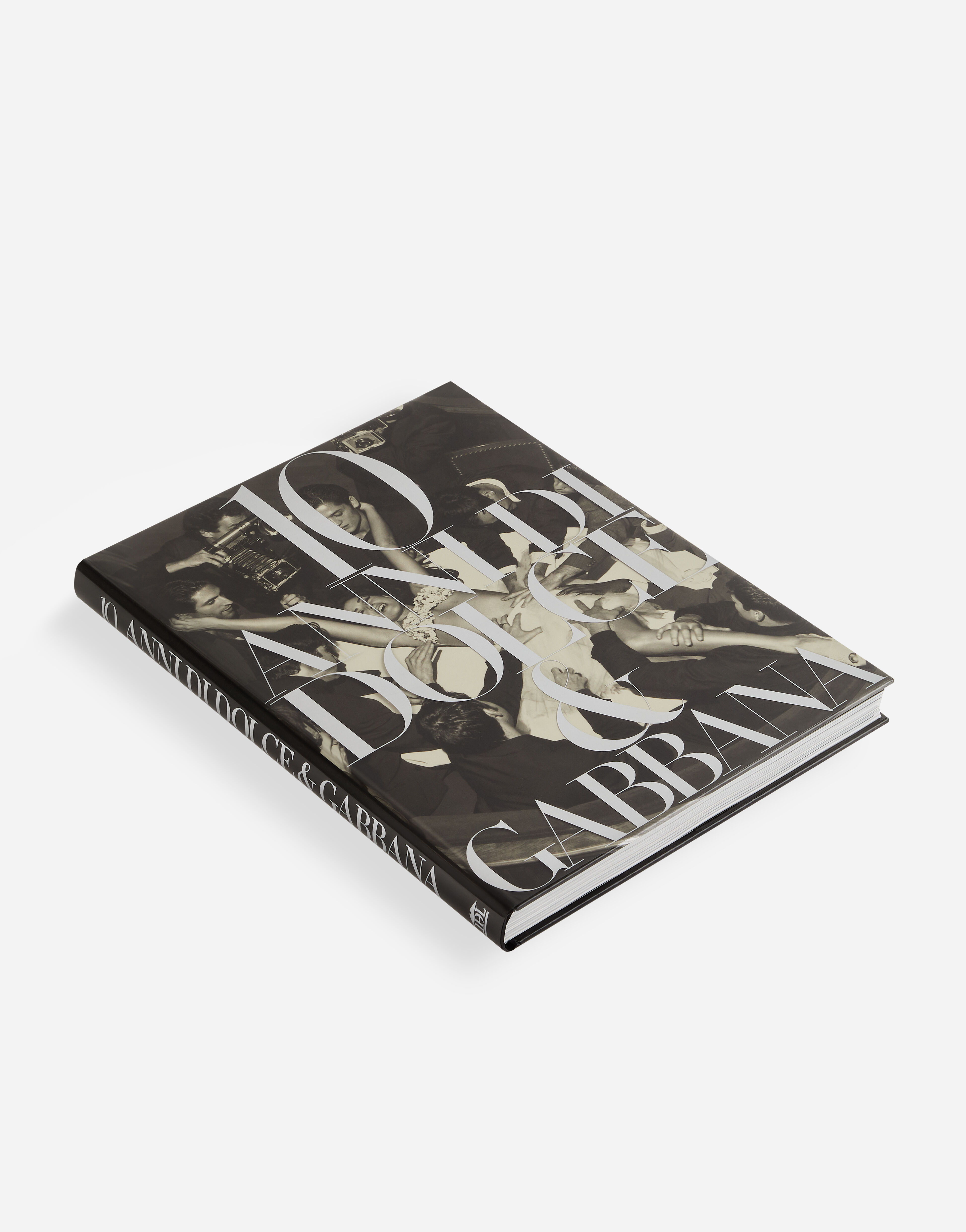DOLCE&GABBANA CALCIO アートブック 10 Years of Dolce&Gabbana - Italian Edition in Multicolor