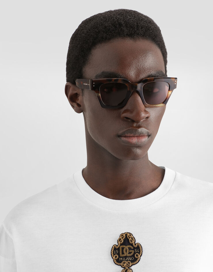 Dolce & Gabbana Cotton t-shirt with patch Dolce & Gabbana Cotton t-shirt with patch White G8PN9ZG7Q2M
