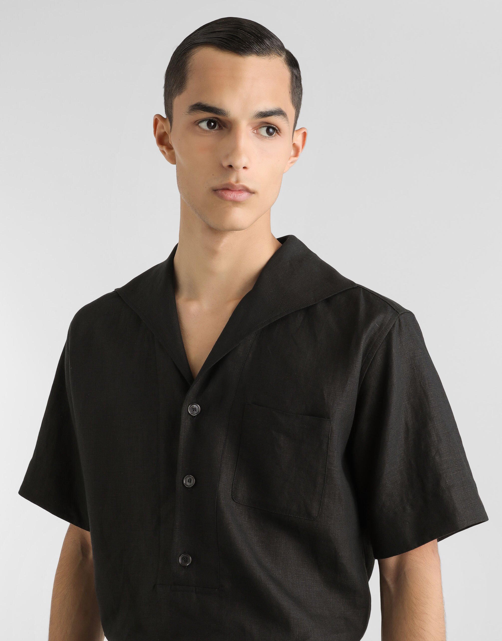 Three-button short-sleeved linen shirt in Black for Men Three-button short-sleeved linen shirt in Black for Men