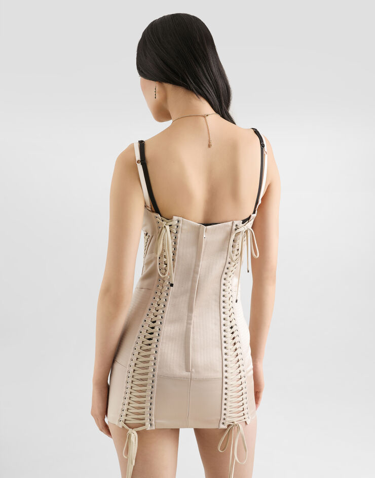 Dolce & Gabbana فستان من ساتان دوتشيس بقصّة بالكونيت Pink F617CTFU1KM