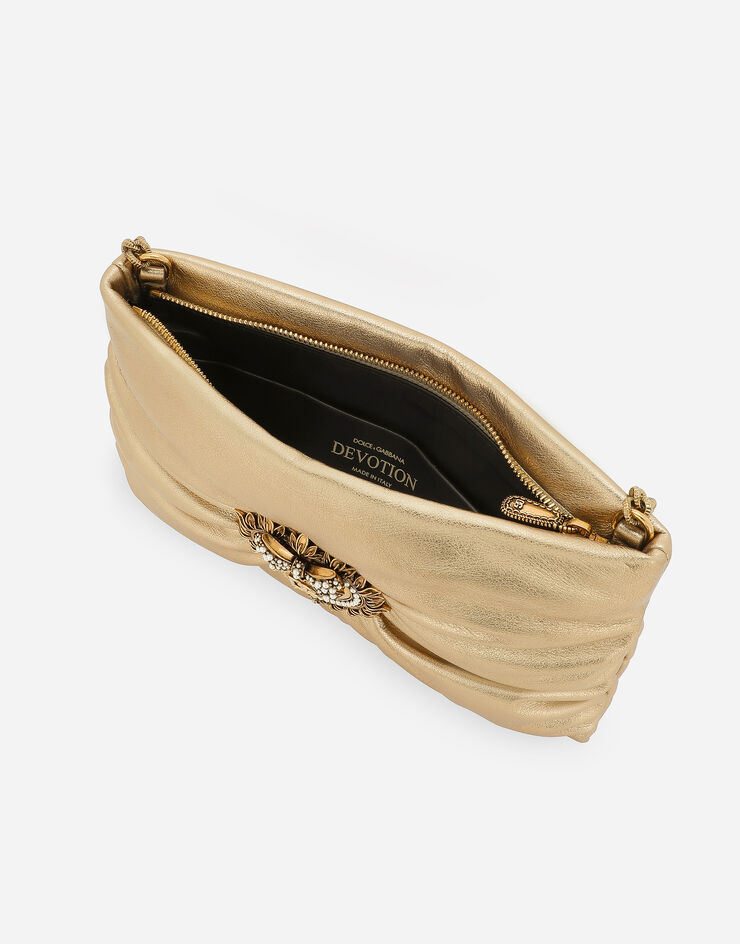 Dolce & Gabbana Маленькая сумка Devotion Soft из ламинированной телячьей кожи золотой BB7378AY812