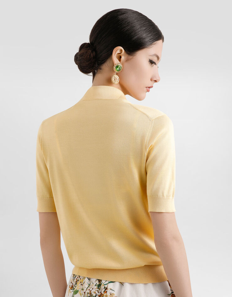Dolce & Gabbana Polo de seda con broche de flor Amarillo FXZ06ZJBSO1