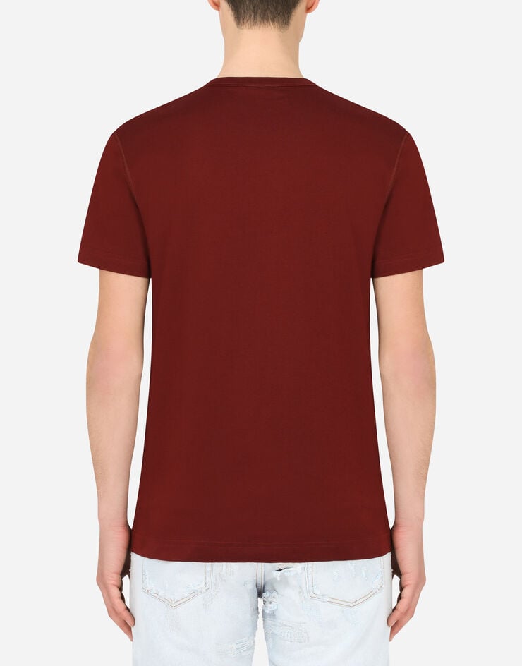 Dolce & Gabbana T-Shirt scollo a V cotone con placca logata Bordeaux G8KJ9TFU7EQ