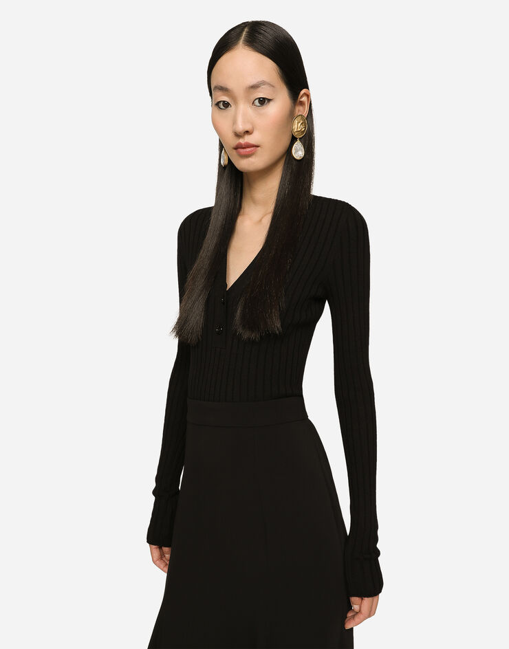 Dolce&Gabbana أقراط بشعار عملة وأحجار راين متدلية ذهبي WEP8L7W1111