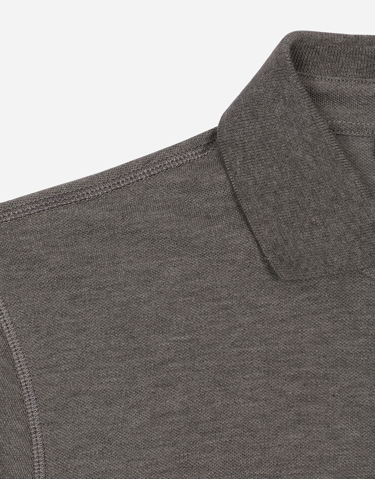 Dolce & Gabbana Poloshirt Baumwollpikee mit Logoplakette Grau G8PL4TG7F2H